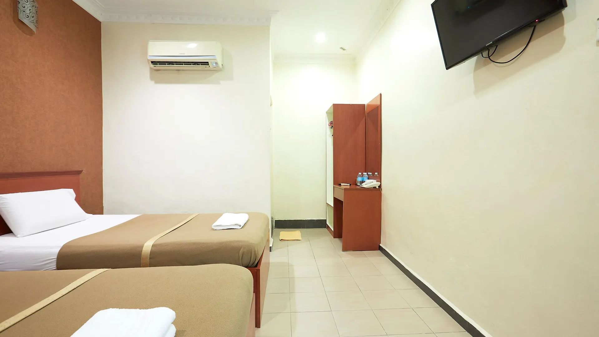 Gurney Inn George Town
